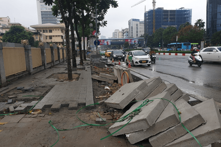 Hà Nội tạm dừng đào đường từ 16/1