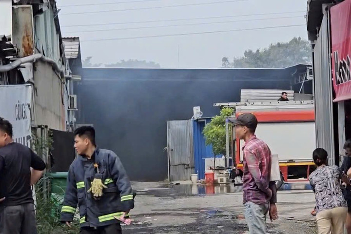 Cháy kho hàng ở TP.HCM
