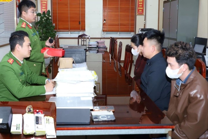 Tạm giữ 3 đối tượng làm giả con dấu, tài liệu của cơ quan, tổ chức