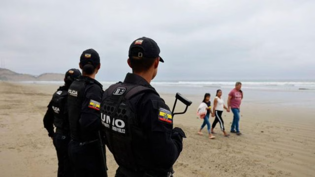 Phát hiện 5 đầu người treo trên bãi biển Ecuador