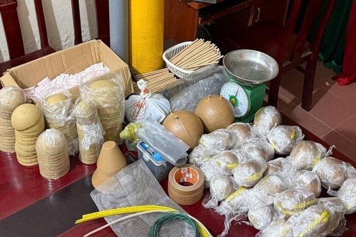 Khởi tố nam sinh sản xuất pháo nổ