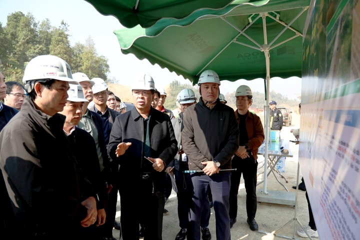 Kiểm tra tiến độ thực hiện dự án cao tốc tại Lạng Sơn