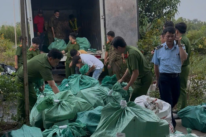 Tạm giữ hơn 4 tấn mỹ phẩm không rõ nguồn gốc