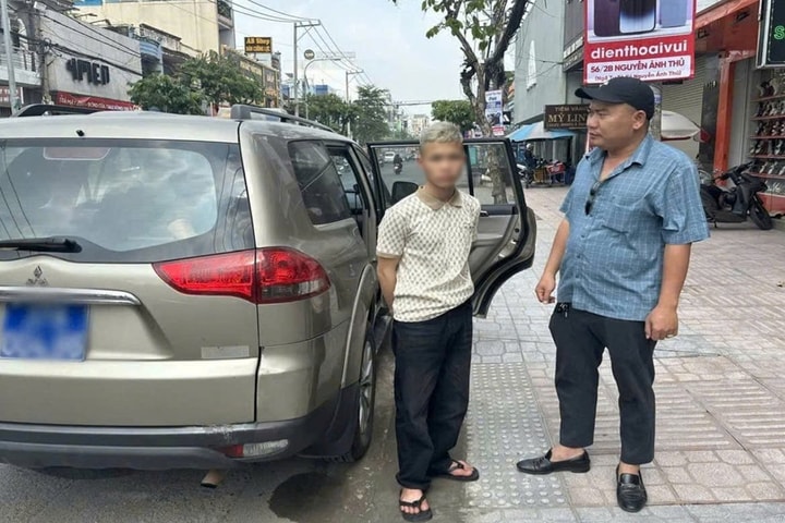 Truy bắt nhanh đối tượng cướp tài sản tại cửa hàng điện thoại ở Nghệ An