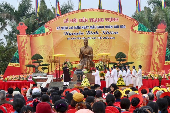 Trang nghiêm lễ hội Đền Trạng Trình kỷ niệm 440 năm ngày mất Danh nhân Nguyễn Bỉnh Khiêm