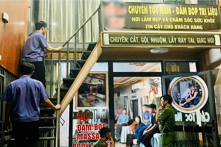 Ổ chứa mại dâm núp bóng quán “đấm bóp trị liệu”