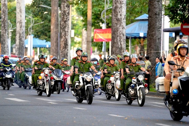 Lãnh đạo TP.HCM: Không để "vỉa hè là nồi cơm duy nhất"