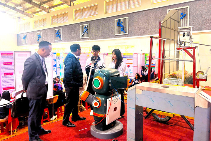 Cao Bằng: Học sinh hào hứng tham gia sáng tạo khoa học kỹ thuật