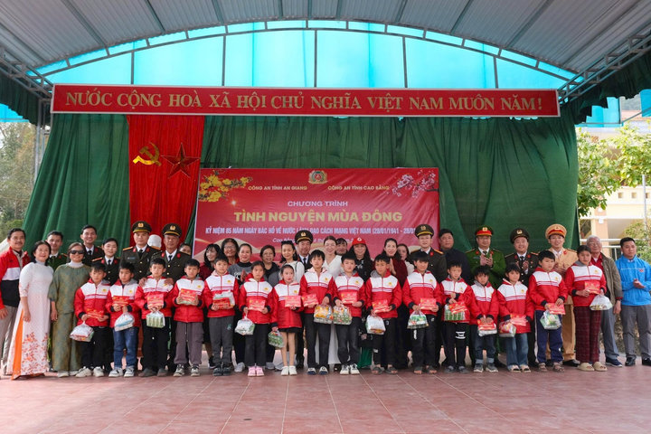 Công an tỉnh An Giang tổ chức Chương trình “Tình nguyện mùa đông”