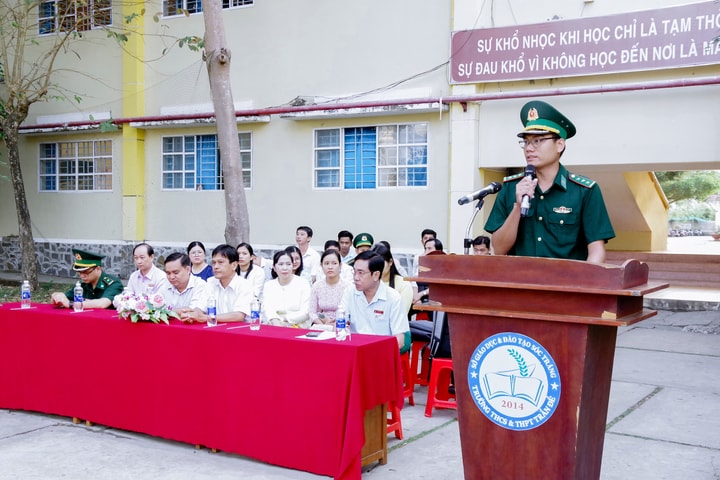 Tuyên truyền giáo dục pháp luật cho học sinh khu vực biên giới biển