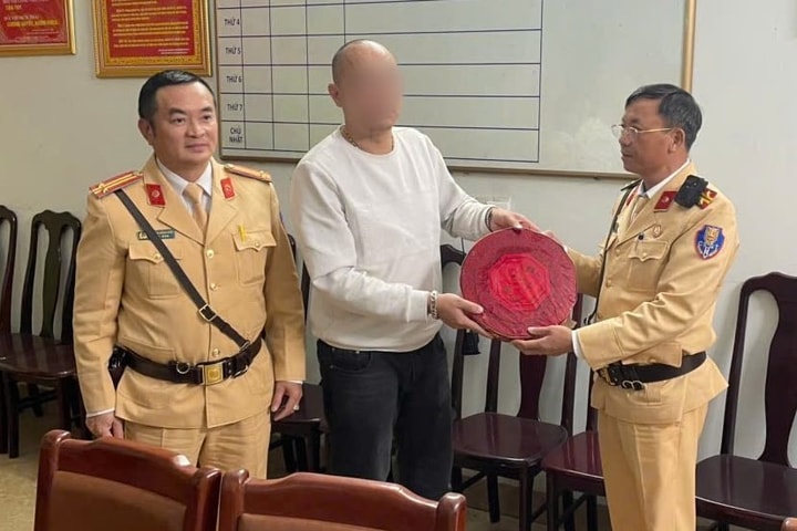 Nhiều vũ khí tự chế, pháo được người dân tự nguyện giao nộp