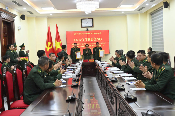Triệt phá vụ vận chuyển hơn 1.300 bình khí cười trên biển