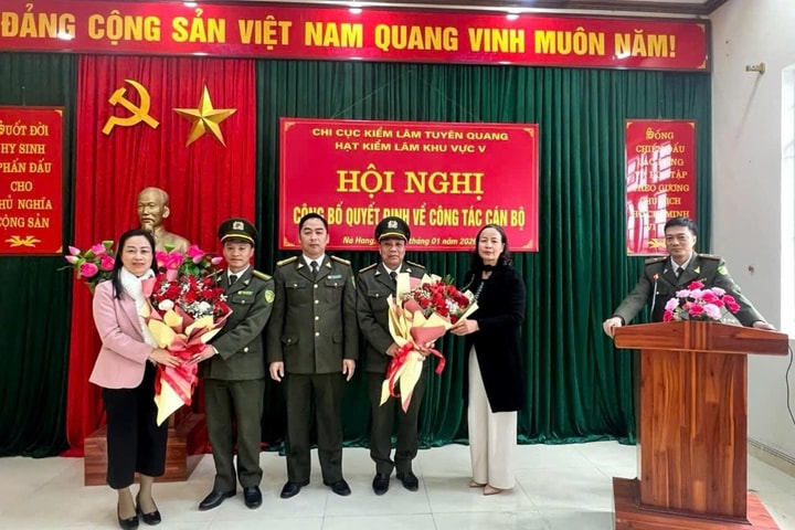Chi cục Kiểm lâm tỉnh Tuyên Quang công bố các quyết định về công tác cán bộ