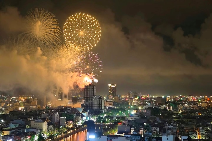 Hải Phòng bắn pháo hoa chào mừng thành công Đại hội Đảng tại 2 điểm