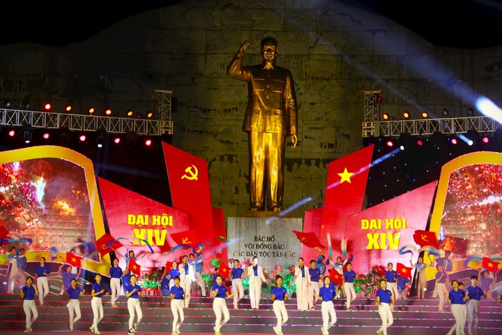 Mãn nhãn chương trình nghệ thuật 'Tự hào Đảng quang vinh' tại Sơn La