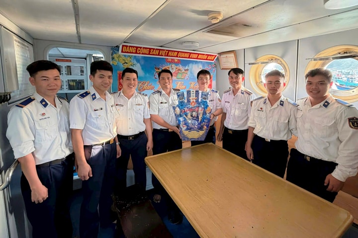 Tết nơi đầu sóng, vững vàng an toàn cho vùng biển nước nhà