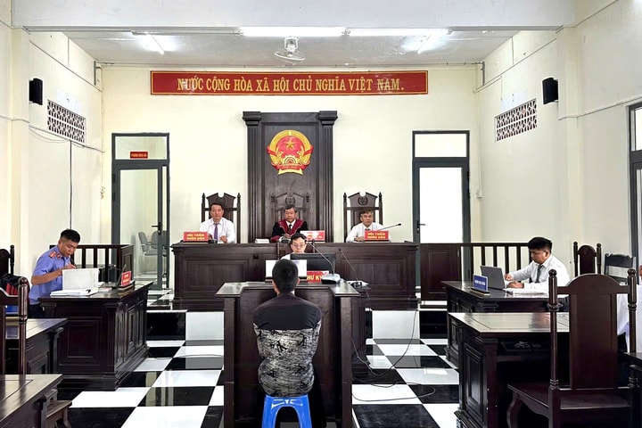 Dùng dao gây náo loạn đám giỗ