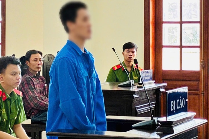 Dùng dao sát hại hàng xóm và cha ruột