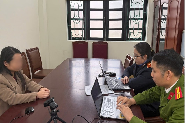 Giả cán bộ đất đai, lừa làm sổ đỏ và xin việc, chiếm đoạt gần một tỷ đồng