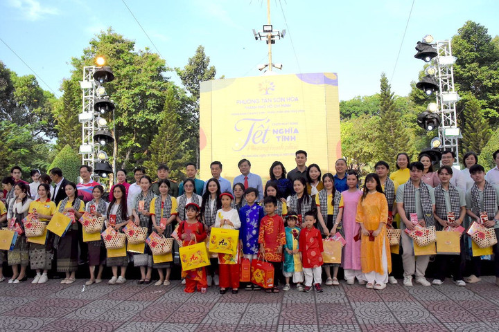 Ấm áp chương trình “Tết nghĩa tình - Phường hạnh phúc”