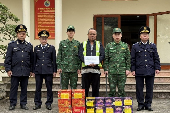 Bắt giữ đối tượng vận chuyển pháo trái phép