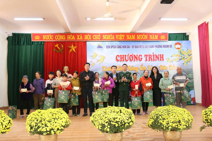 Xuân biên phòng ấm lòng dân bản, thắm đượm nghĩa tình quân dân