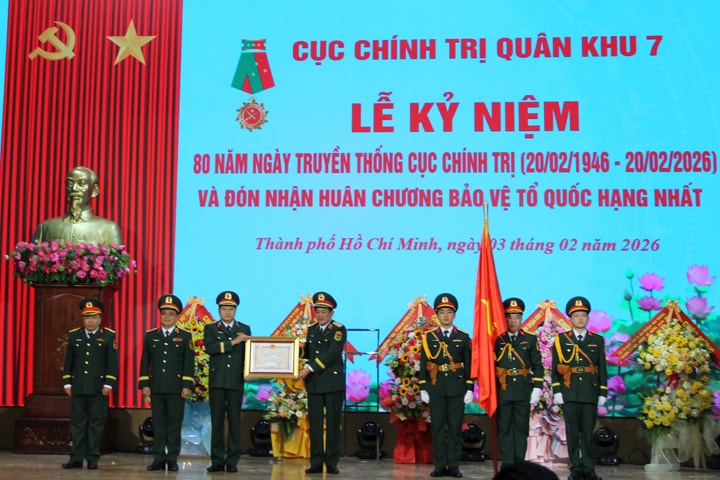 Cục Chính trị Quân khu 7 đón nhận Huân chương Bảo vệ Tổ Quốc hạng Nhất