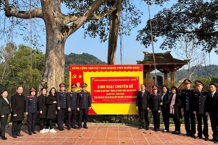 TAND khu vực 1 - Lạng Sơn tổ chức sinh hoạt chuyên đề tại địa chỉ đỏ Đình Háng Pài