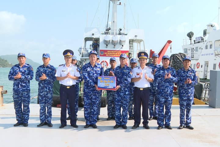 Tàu CSB 2001 lên đường thực hiện nhiệm vụ trực sẵn sàng chiến đấu