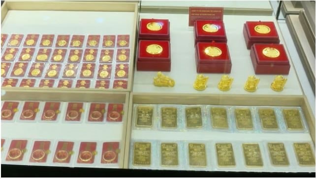 Giá vàng hôm nay (4/2): Vượt 180 triệu đồng/lượng