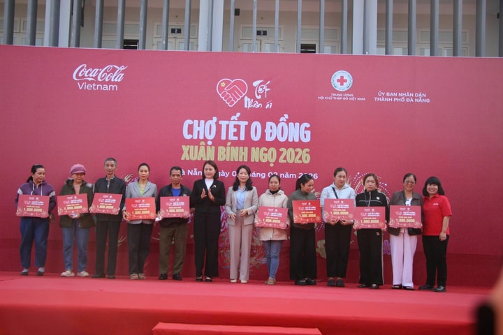 Chợ Tết 0 đồng, mang Tết ấm đến cho 1000 người nghèo