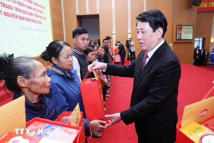 Chủ tịch nước Lương Cường thăm, chúc Tết tại Phú Thọ