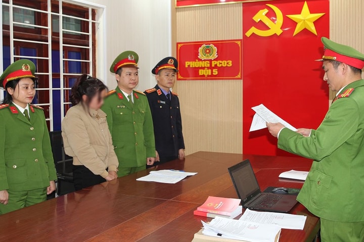 Phát hiện đường dây làm giấm giả bằng hóa chất