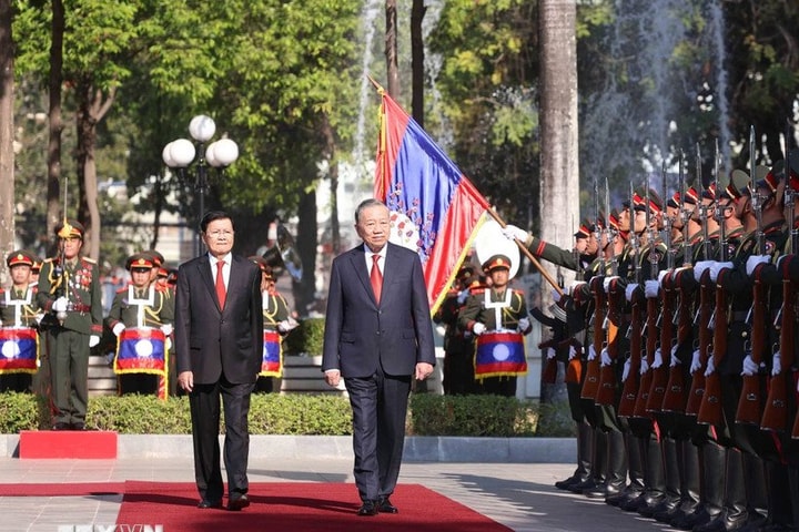Lễ đón trọng thể Tổng Bí thư Tô Lâm tại thủ đô Vientiane của CHDCND Lào