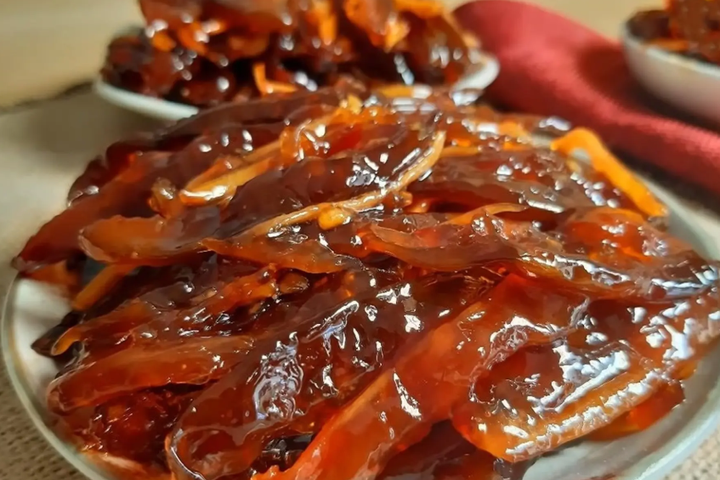 Mứt khế “gây sốt” bếp nhà dịp Tết 2026: Vì sao món dân dã bỗng thành xu hướng?