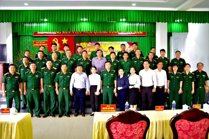 Lãnh đạo TP.HCM thăm, chúc Tết lực lượng Biên phòng cảng Bà Rịa - Vũng Tàu
