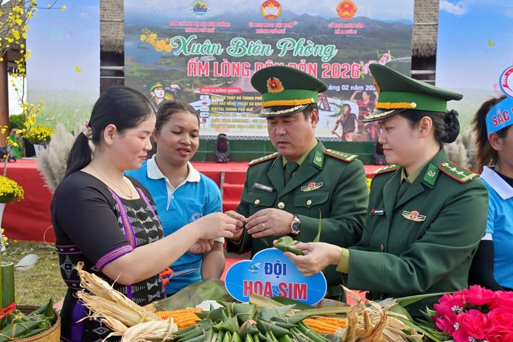 Ấm áp nghĩa tình quân – dân trong Xuân Biên phòng ở xã A Lưới 3