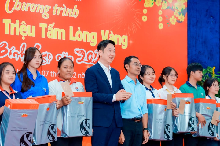 Những sinh viên không về quê ăn Tết