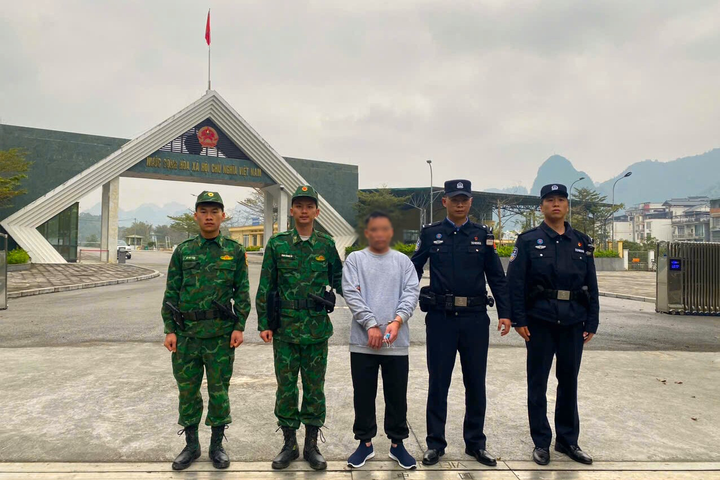 Bắt giữ đối tượng truy nã về tội trộm cắp tài sản tại cửa khẩu Lý Vạn