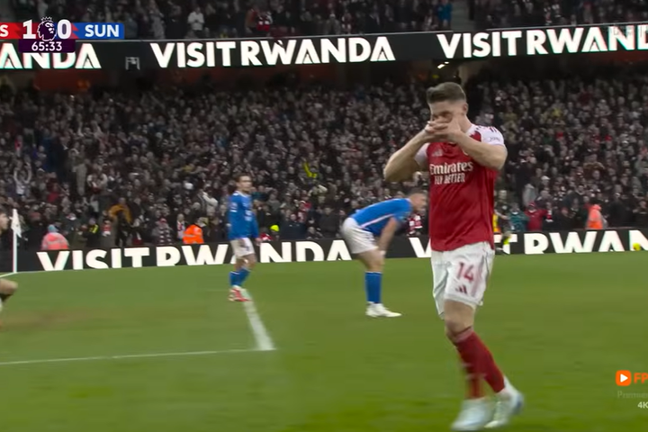 Arsenal nới rộng cách biệt, Man United toàn thắng dưới thời Carrick