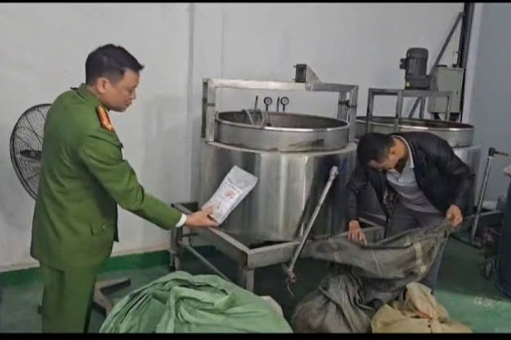 Khen thưởng Công an Thanh Hóa triệt phá 2 đường dây sản xuất thuốc giả