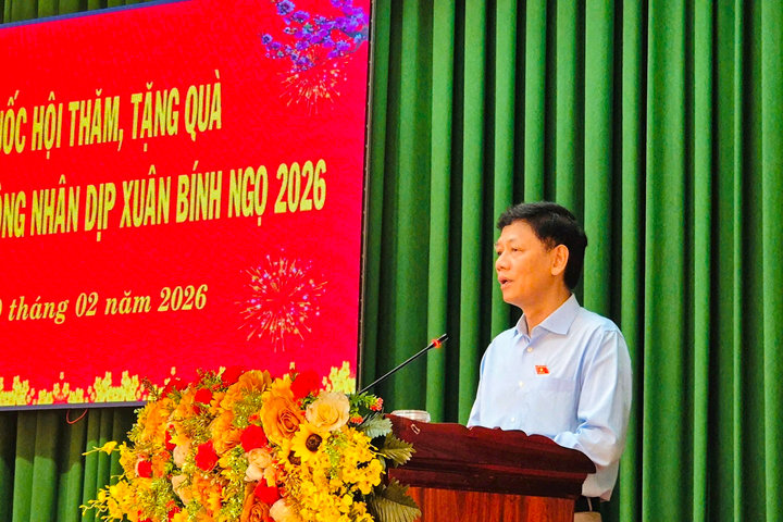 Chủ tịch Hội đồng Dân tộc của Quốc hội thăm, tặng quà Tết người lao động