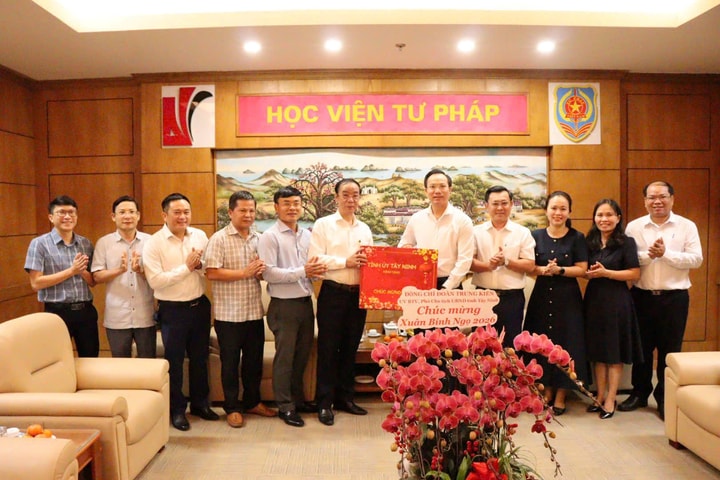 Lãnh đạo tỉnh Tây Ninh thăm, chúc Tết Học viện Tư pháp tại TP.HCM