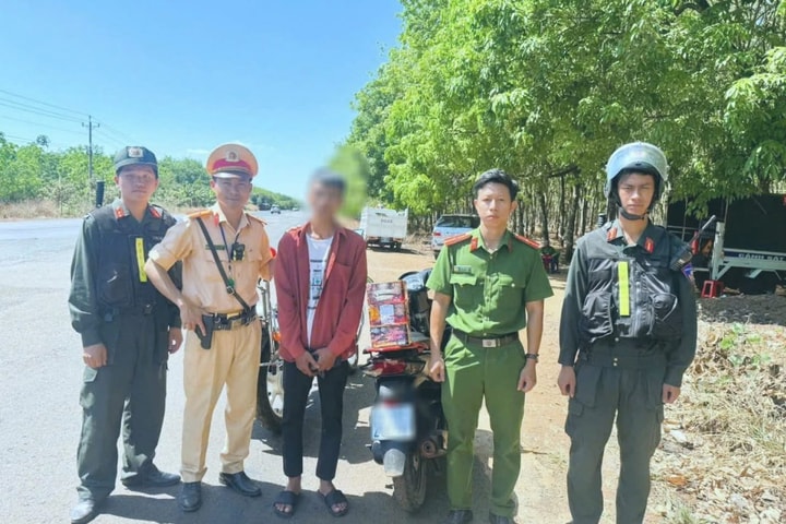 Bắt nhiều vụ vận chuyển pháo hoa không rõ nguồn gốc