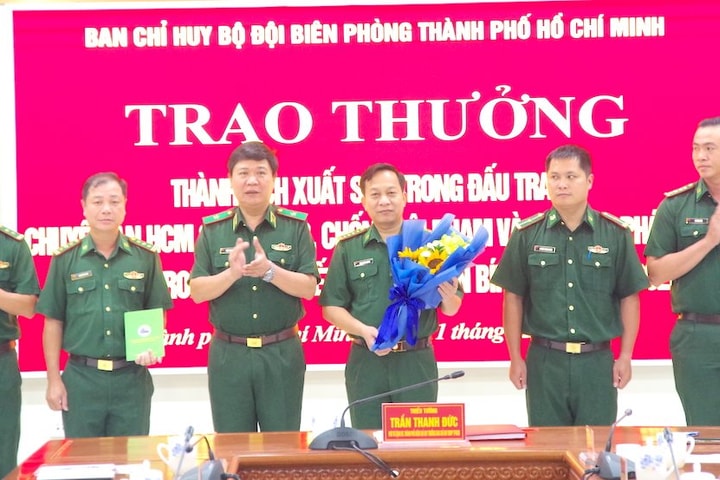 TP.HCM thưởng nóng đơn vị phá chuyên án làm và tàng trữ tiền giả