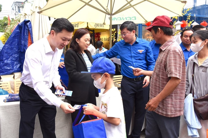 “Mang Tết về nhà” chở yêu thương về sum họp với gia đình