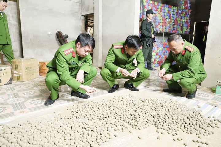 Thu giữ hơn 2 tấn tang vật trong vụ sản xuất thuốc Đông y giả