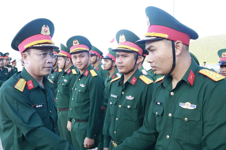 Sẵn sàng chiến đấu, giữ vững bình yên biển đảo dịp Tết