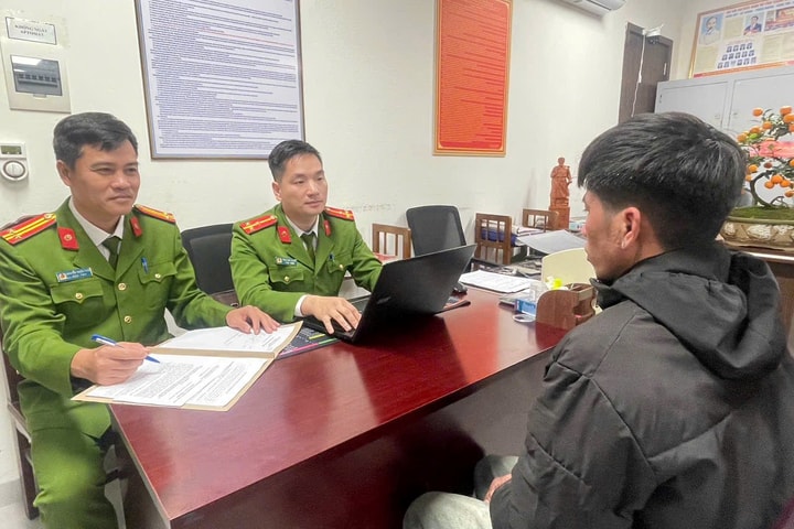 Bắt giữ đối tượng cướp giật điện thoại người đi đường