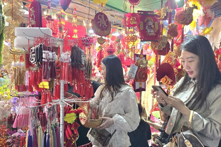 Chợ Đổ hút khách mua sắm đồ trang trí Tết